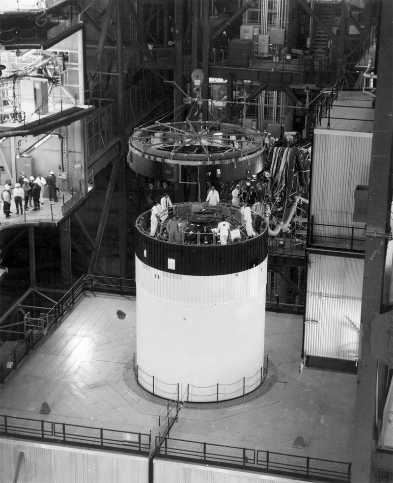 Illustration for article titled Amazing photos from NASA's vaults show how they assembled Apollo 11